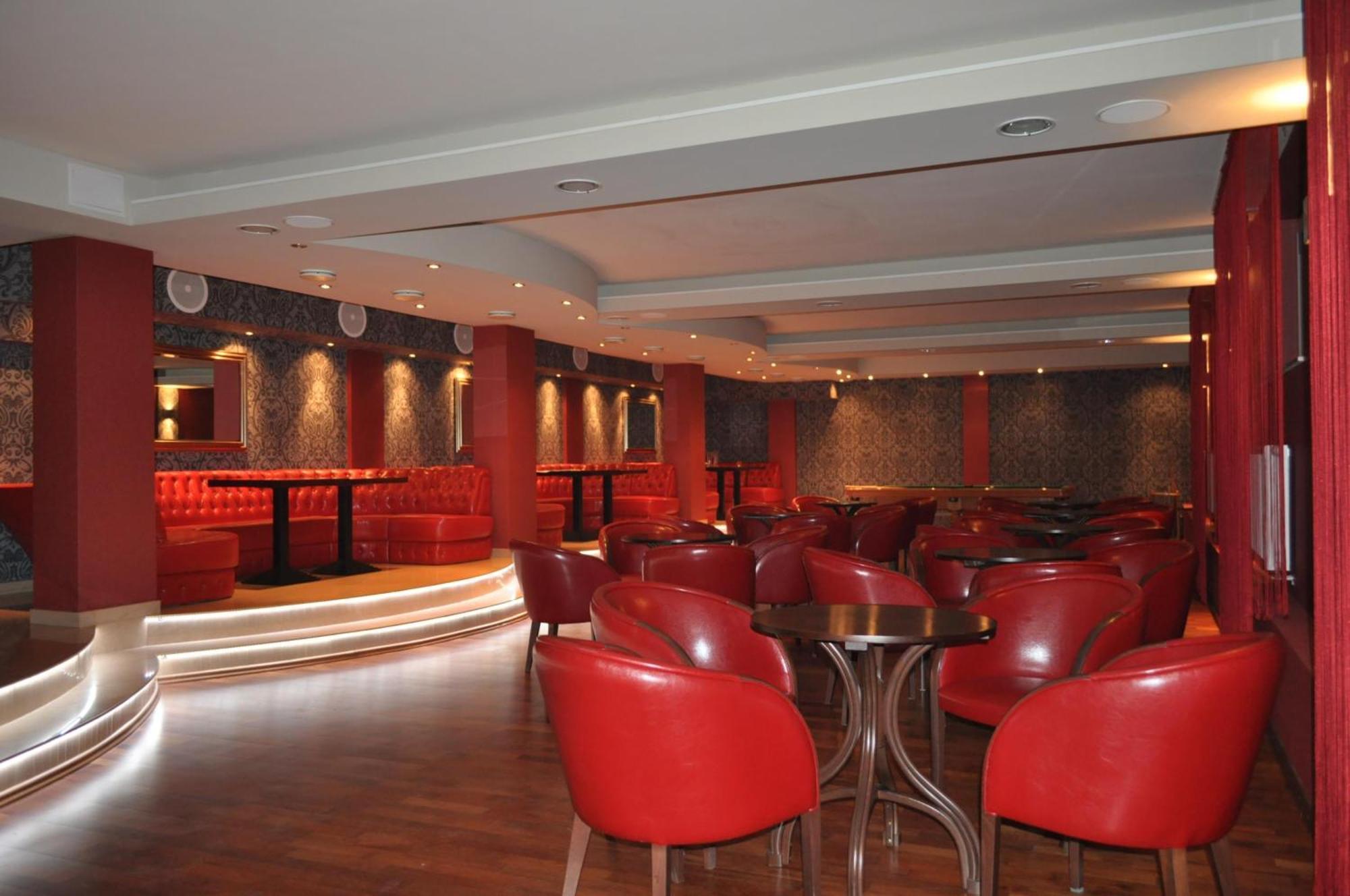 Krol Plaza Spa & Wellness Ярославец Екстериор снимка