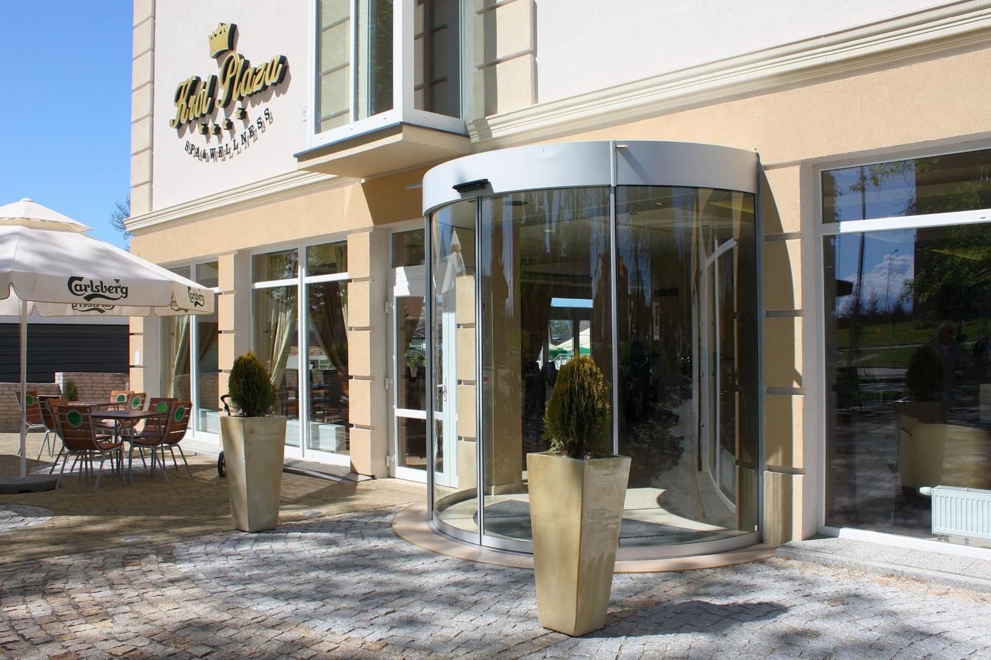 Krol Plaza Spa & Wellness Ярославец Екстериор снимка