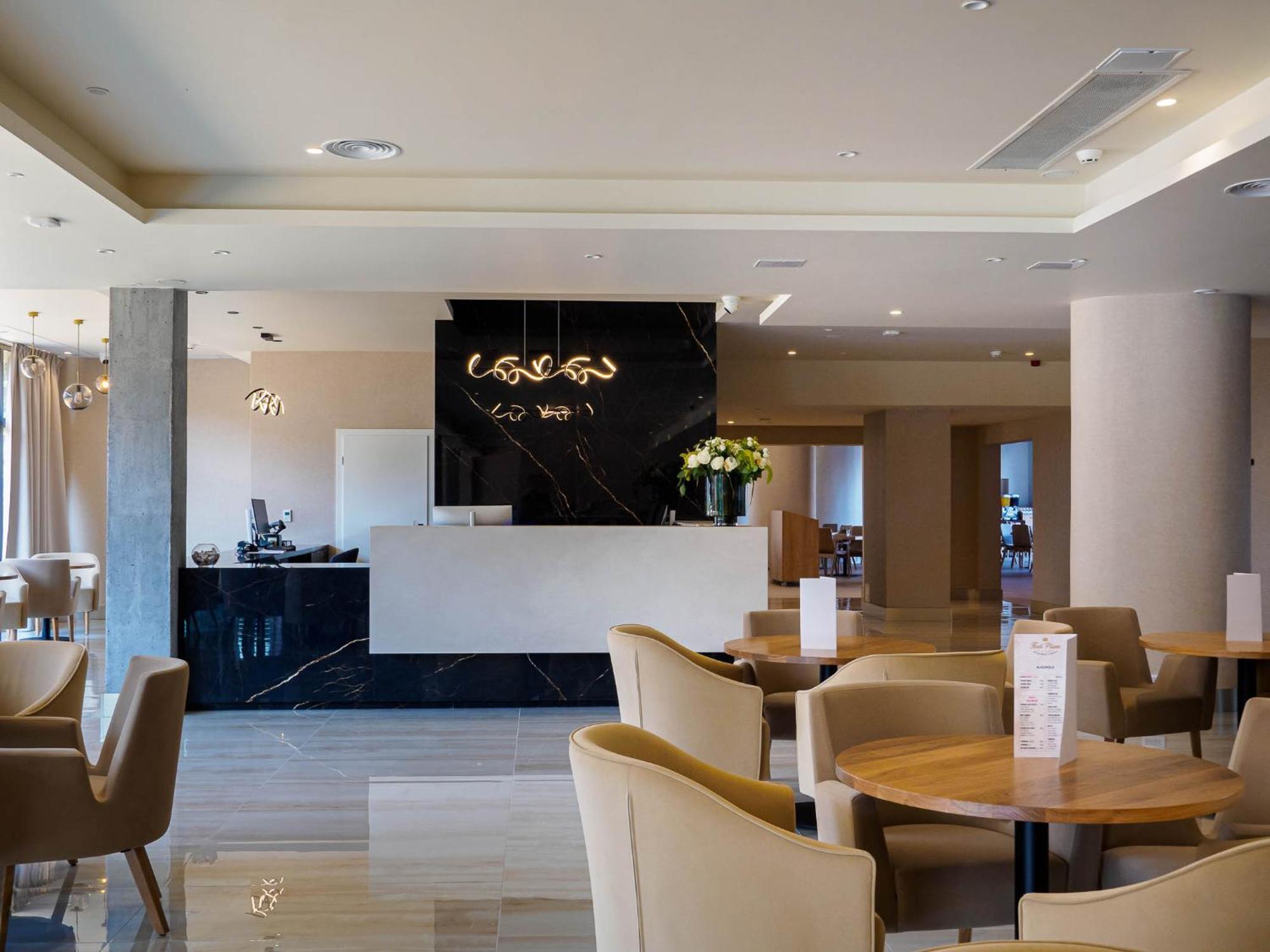 Krol Plaza Spa & Wellness Ярославец Екстериор снимка