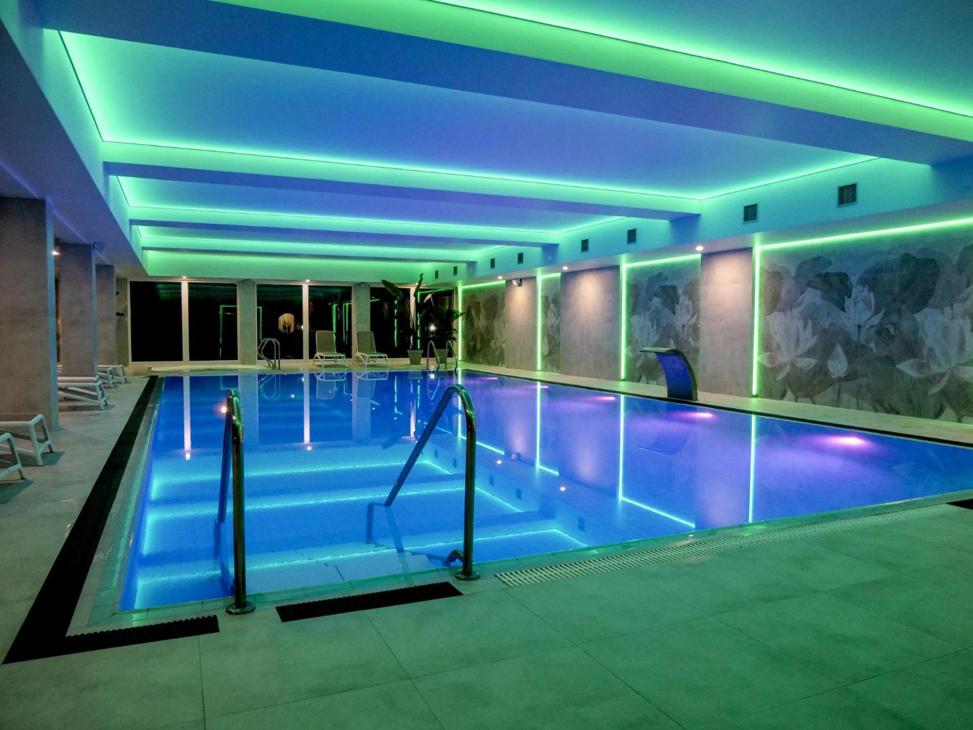 Krol Plaza Spa & Wellness Ярославец Екстериор снимка