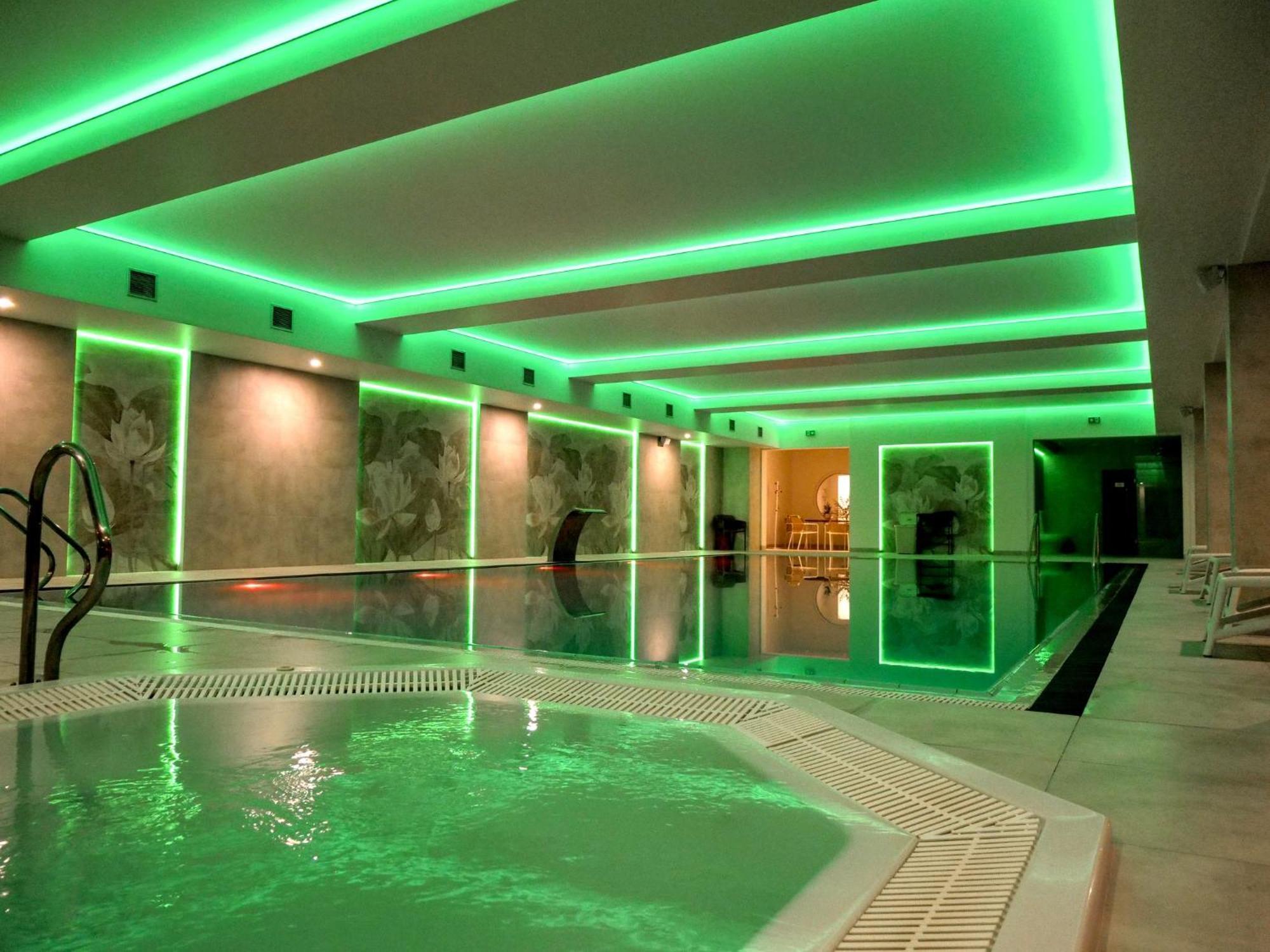 Krol Plaza Spa & Wellness Ярославец Екстериор снимка