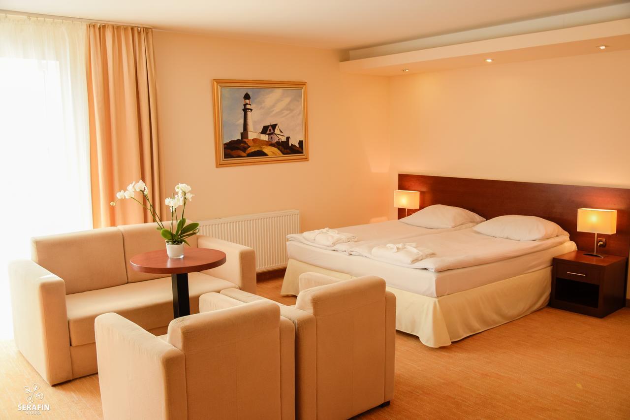 Krol Plaza Spa & Wellness Ярославец Екстериор снимка