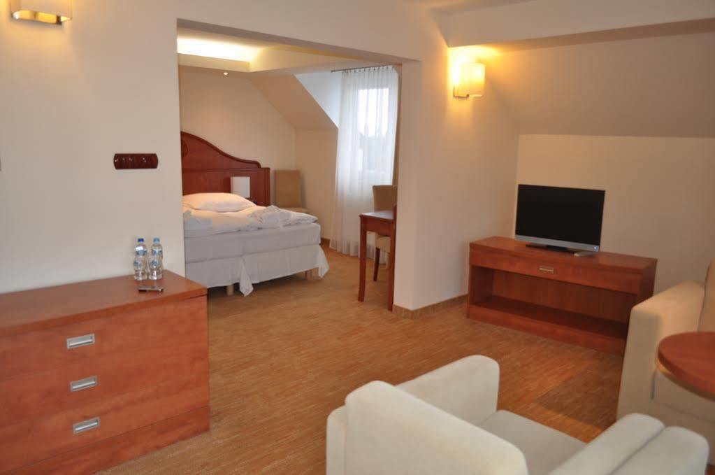 Krol Plaza Spa & Wellness Ярославец Екстериор снимка