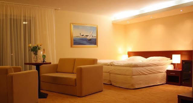 Krol Plaza Spa & Wellness Ярославец Екстериор снимка